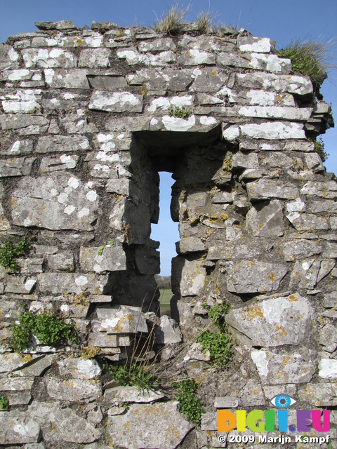 SX03246 View through arrow slit